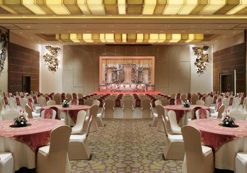 هتل Grand Mercure Vadodara Surya Palace