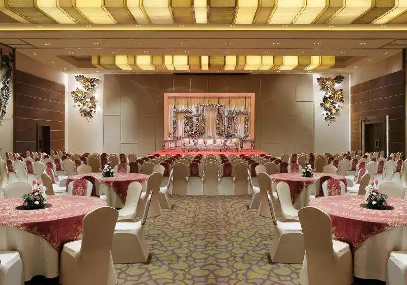 ホテル Grand Mercure Vadodara Surya Palace