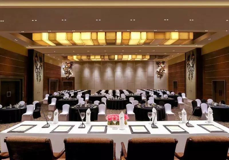 ホテル Grand Mercure Vadodara Surya Palace