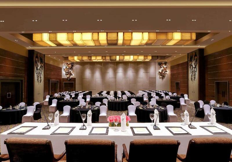 هتل Grand Mercure Vadodara Surya Palace