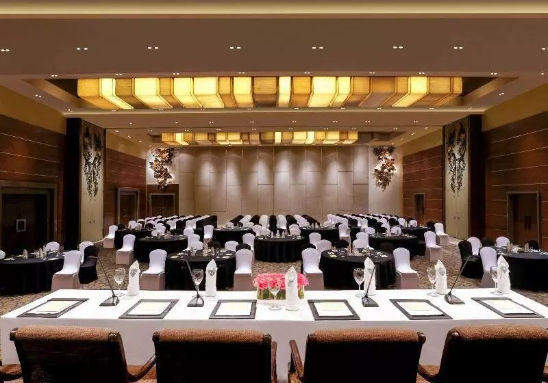 ホテル Grand Mercure Vadodara Surya Palace