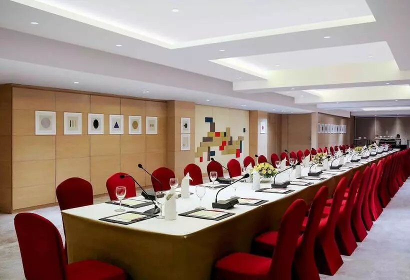 ホテル Grand Mercure Vadodara Surya Palace