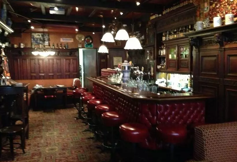 Отель The Old Nickel