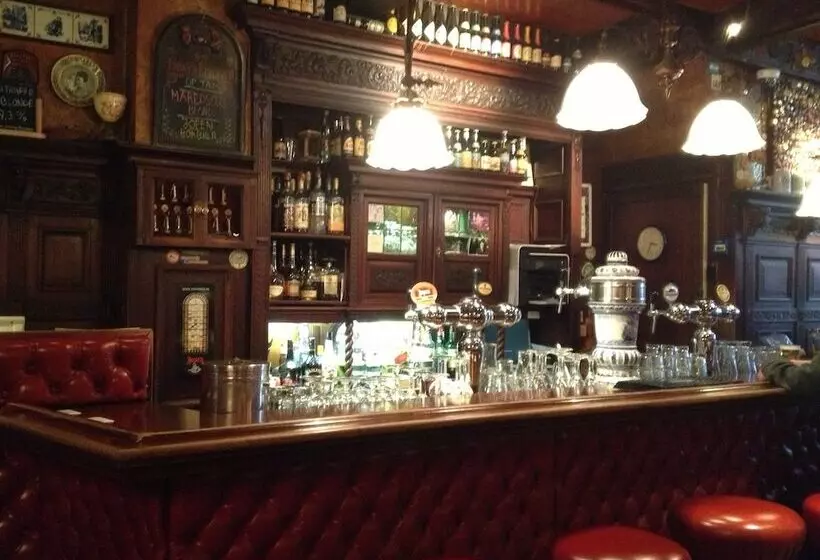 Отель The Old Nickel