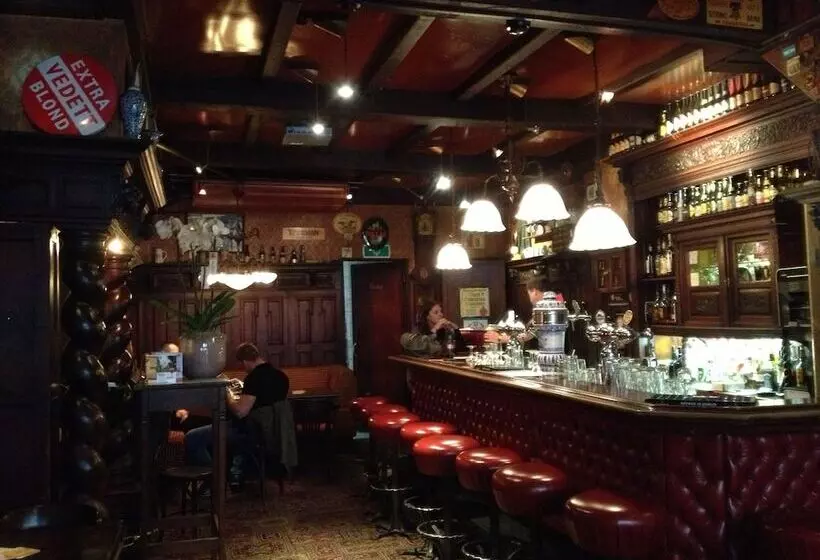 Отель The Old Nickel