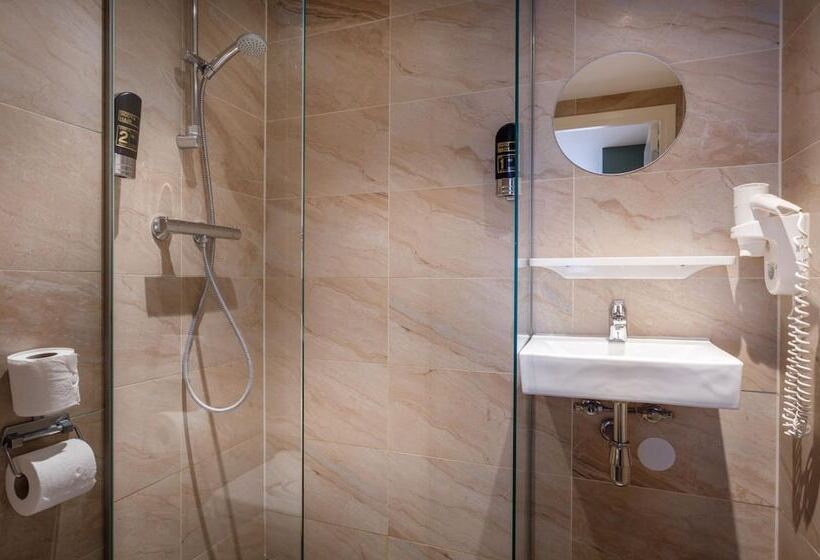 ホテル The Old Nickel