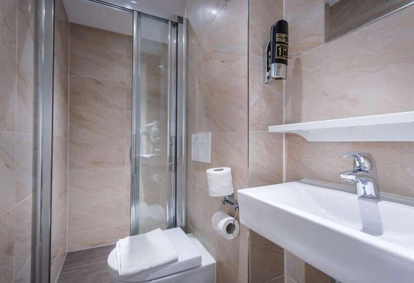 ホテル The Old Nickel