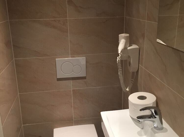 ホテル The Old Nickel