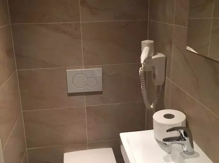 Отель The Old Nickel