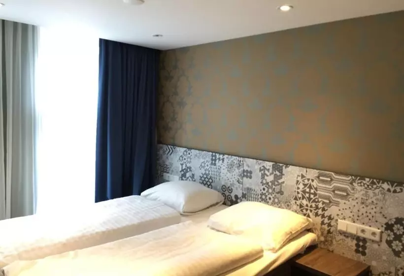 Отель The Old Nickel