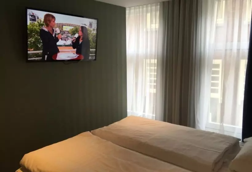 Отель The Old Nickel