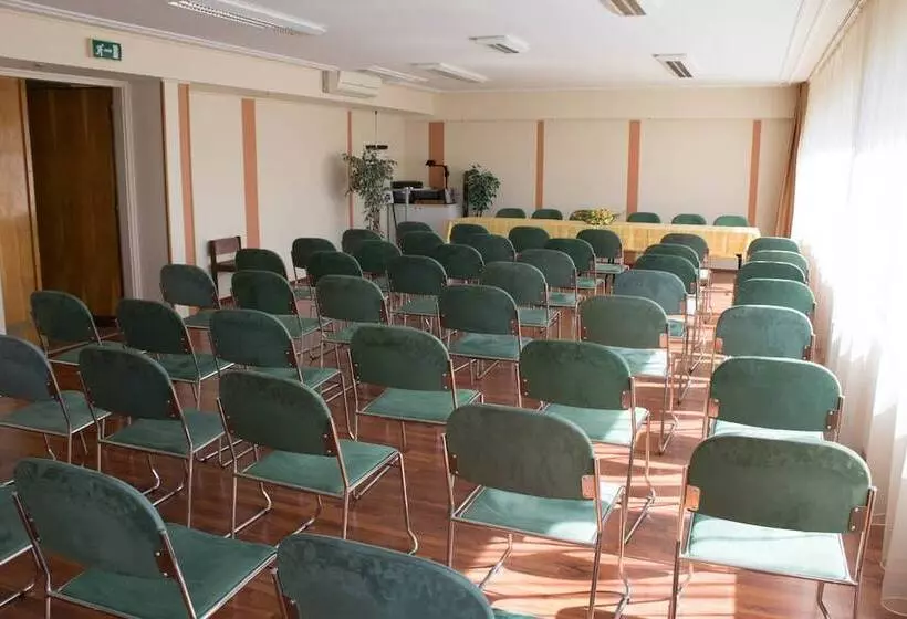 Komfort Hotel Platán