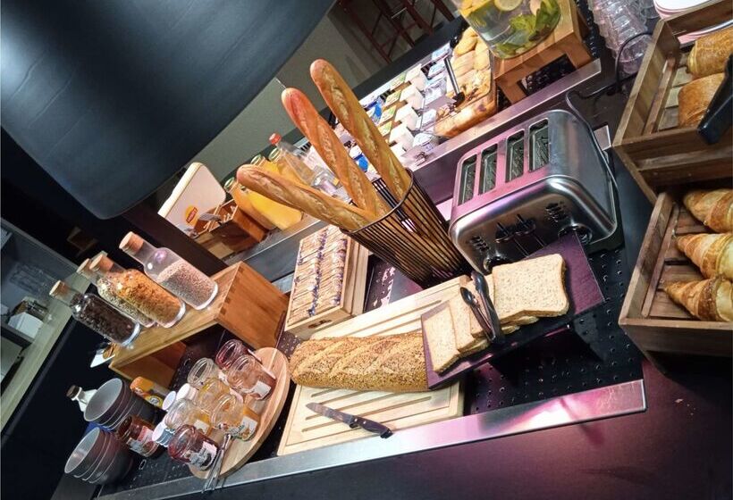 בית מלון כפרי Hôtel Restaurant Campanile Aurillac