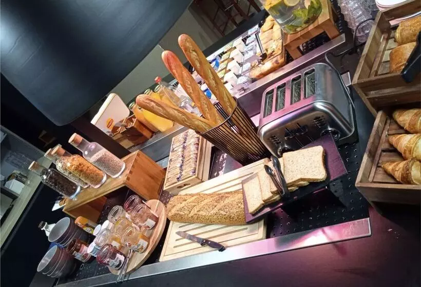 호텔 Hôtel Restaurant Campanile Aurillac