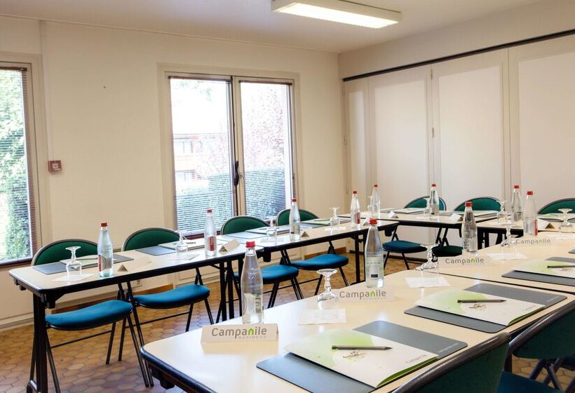 בית מלון כפרי Hôtel Restaurant Campanile Aurillac