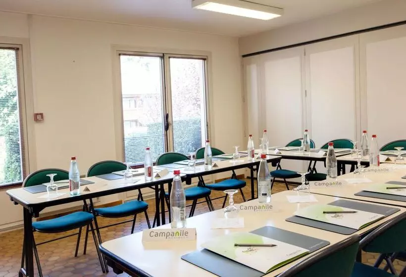 호텔 Hôtel Restaurant Campanile Aurillac