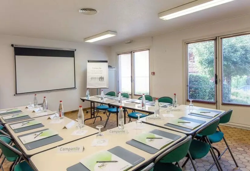 호텔 Hôtel Restaurant Campanile Aurillac