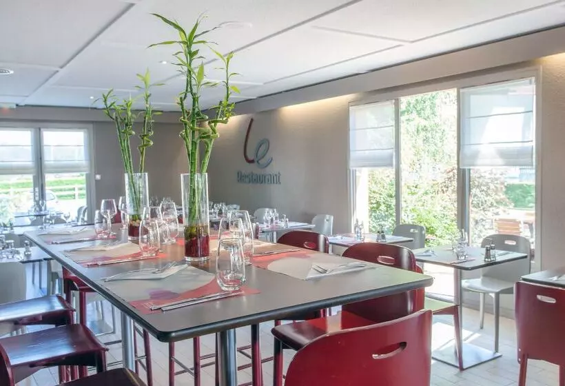 호텔 Hôtel Restaurant Campanile Aurillac