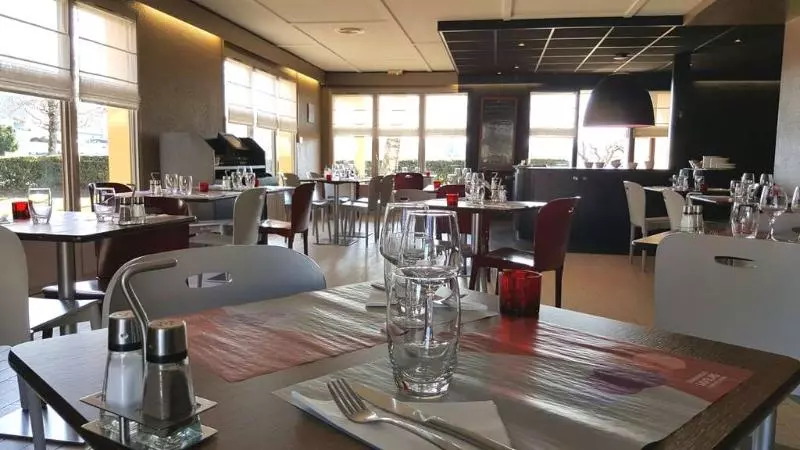 호텔 Hôtel Restaurant Campanile Aurillac