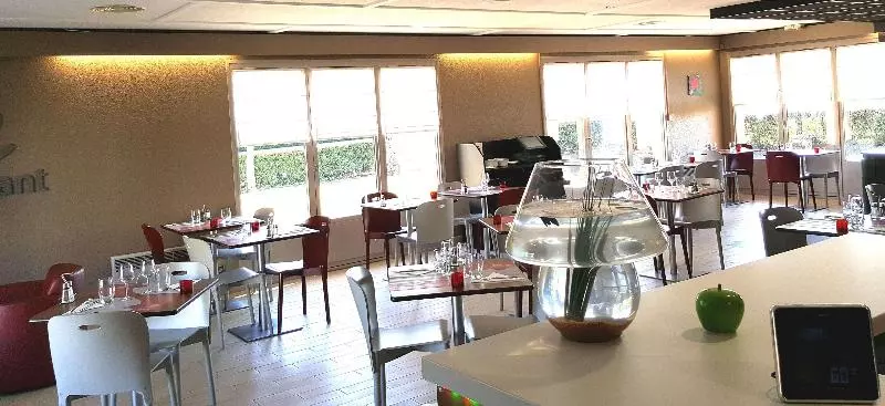 호텔 Hôtel Restaurant Campanile Aurillac