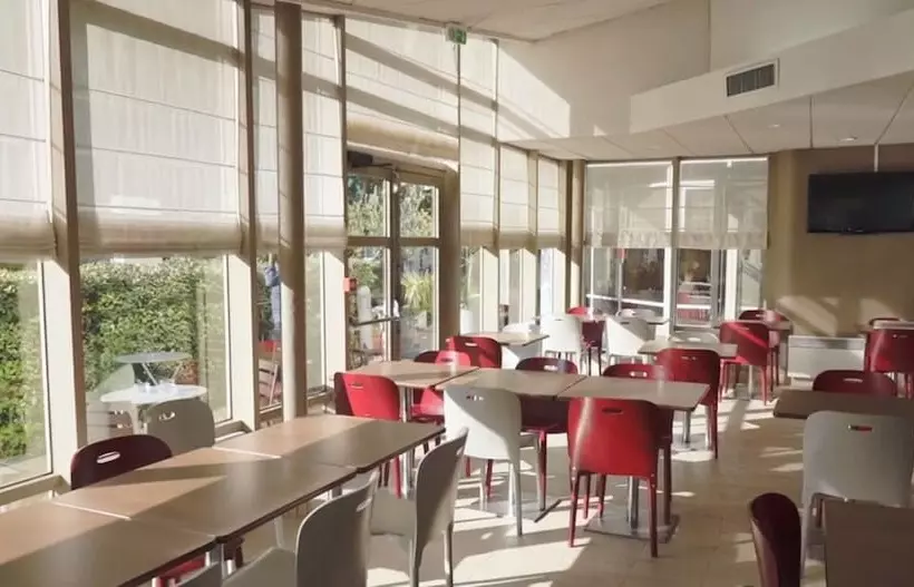 Отель Campanile Paris Ouest   Gennevilliers Barbanniers