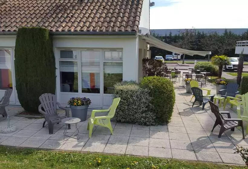 Отель Campanile Lyon Est  Aeroport Saint Exupery