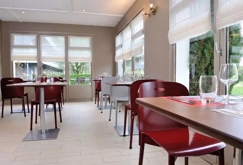 Отель Campanile Lyon Est  Aeroport Saint Exupery