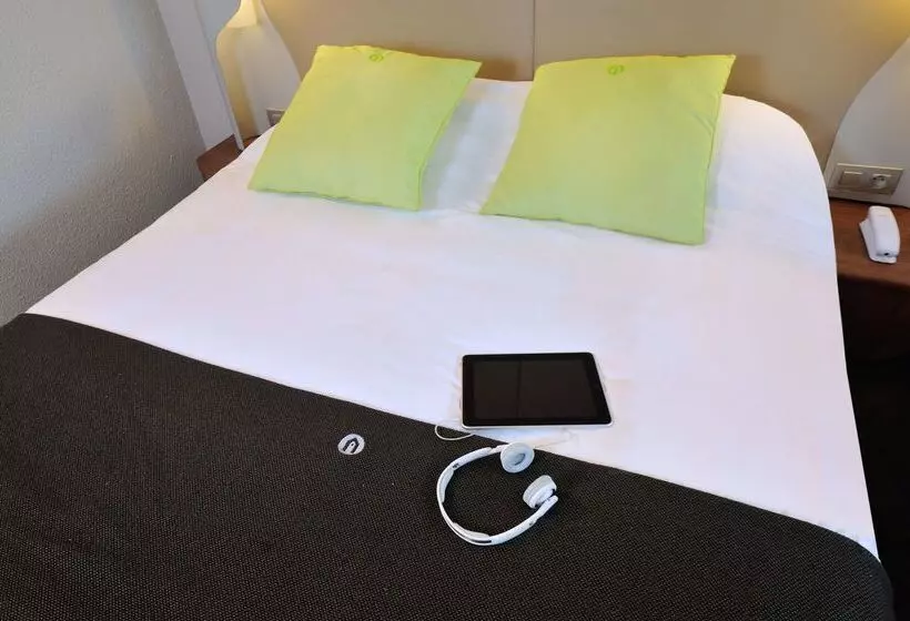 Отель Campanile Lyon Est  Aeroport Saint Exupery