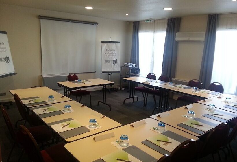 هتل Campanile Lyon Est  Aeroport Saint Exupery