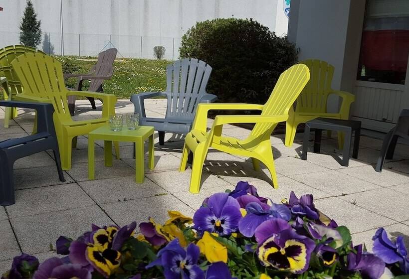 هتل Campanile Lyon Est  Aeroport Saint Exupery