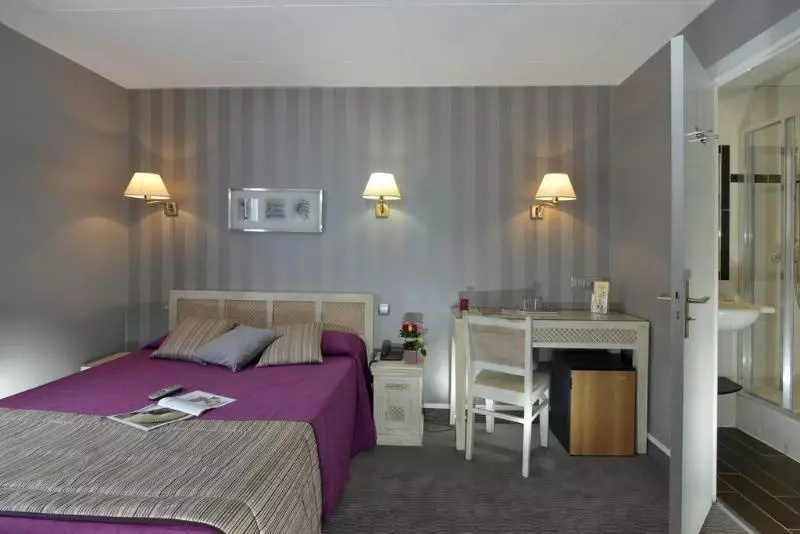 ホテル Carladez Cambronne