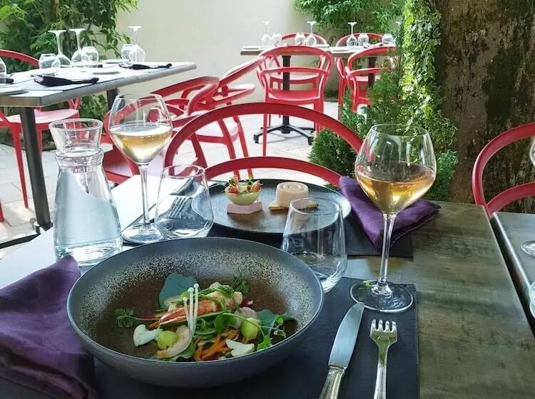 فندق Chez Jeannette