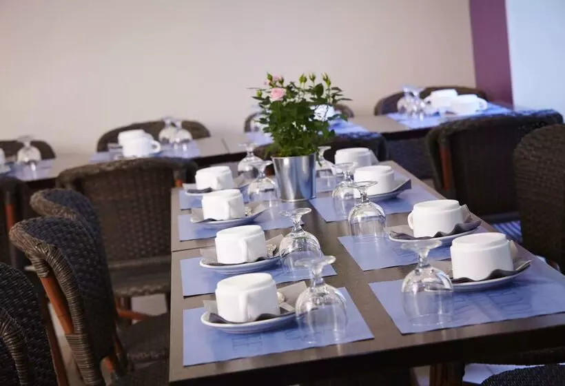 هتل Kyriad Paris 10   Canal Saint Martin   République