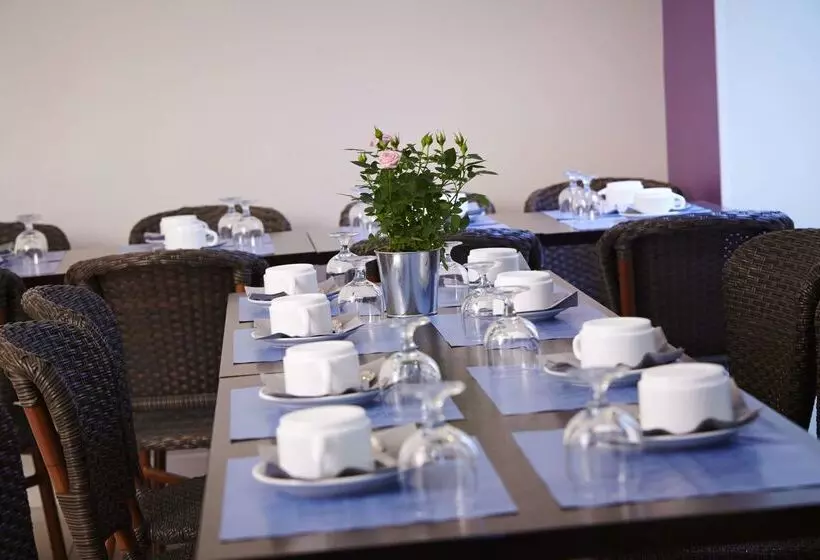 هتل Kyriad Paris 10   Canal Saint Martin   République