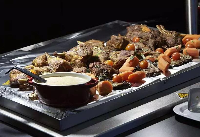 Отель Kyriad Le Blanc Mesnil