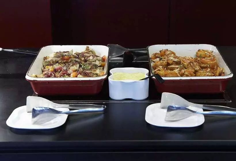 Отель Kyriad Le Blanc Mesnil