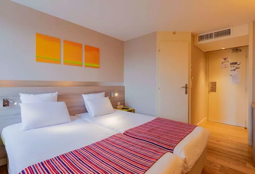 Отель Kyriad Lyon Est  Saint Bonnet De Mure