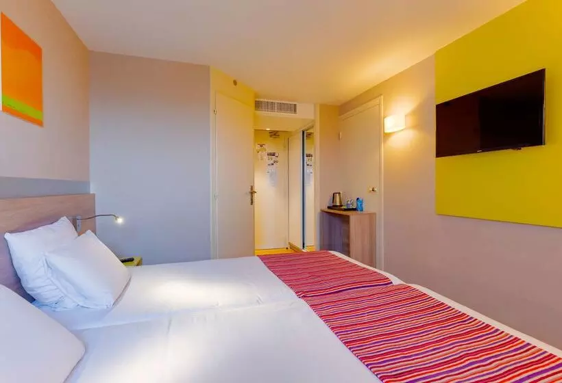 Отель Kyriad Lyon Est  Saint Bonnet De Mure