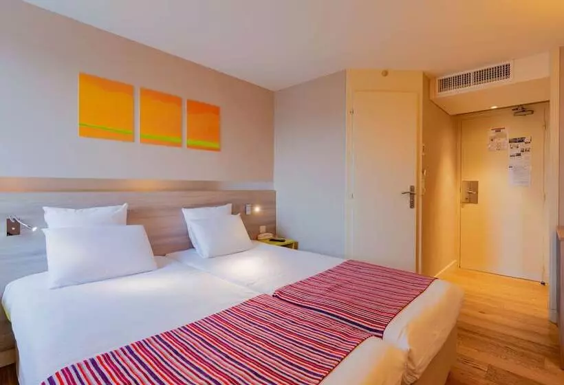 Отель Kyriad Lyon Est  Saint Bonnet De Mure