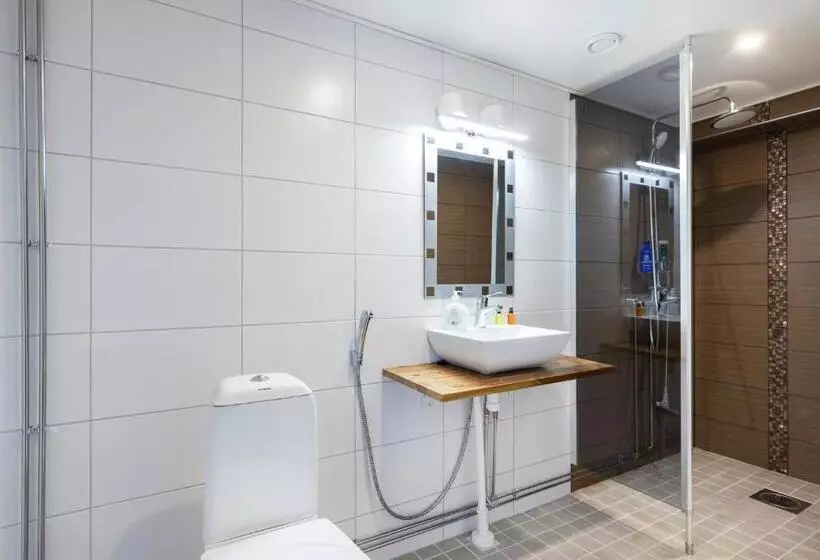 ホテル Li & Ravintola Martinhovi