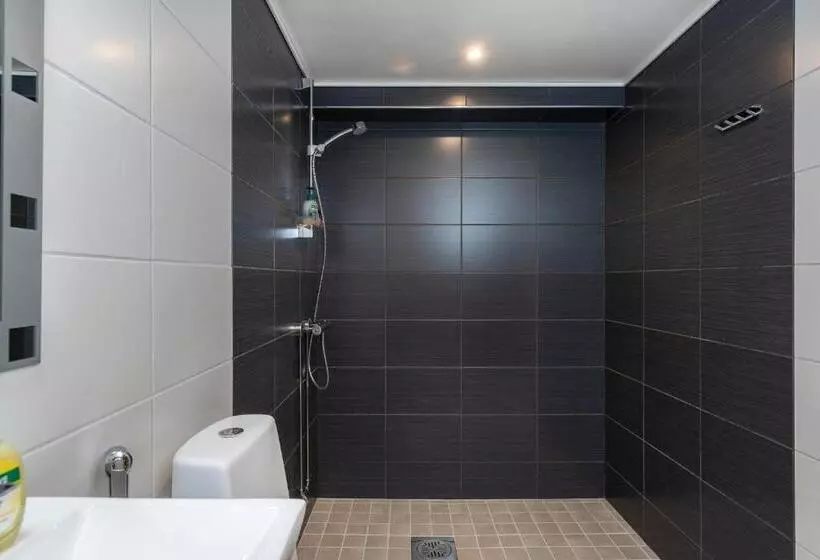 ホテル Li & Ravintola Martinhovi