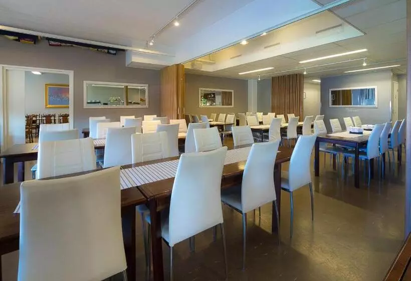 ホテル Li & Ravintola Martinhovi