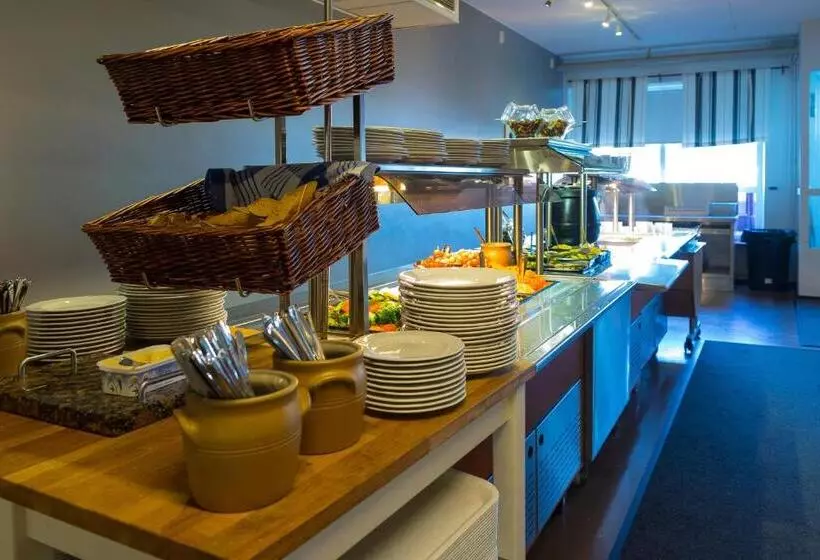 ホテル Li & Ravintola Martinhovi