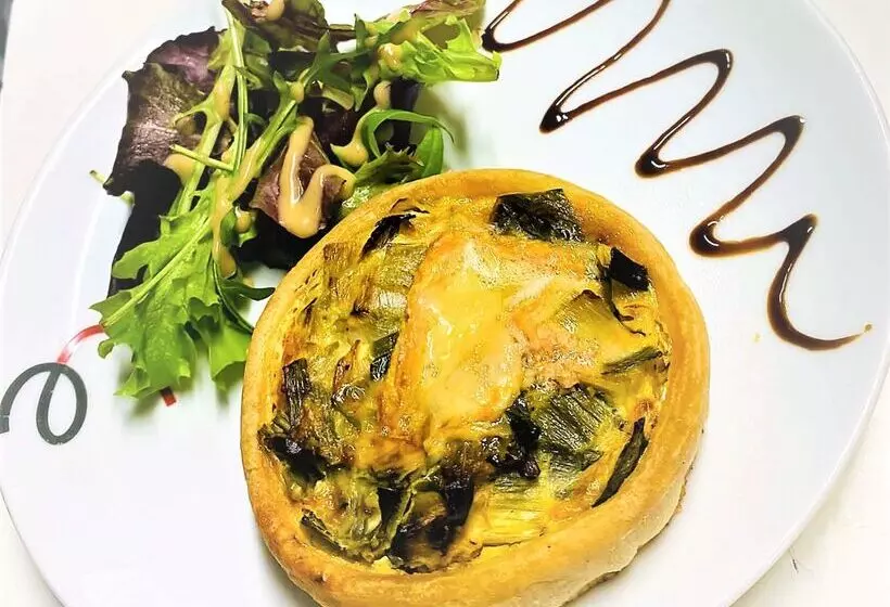 Отель Restaurant Kyriad de Péronne