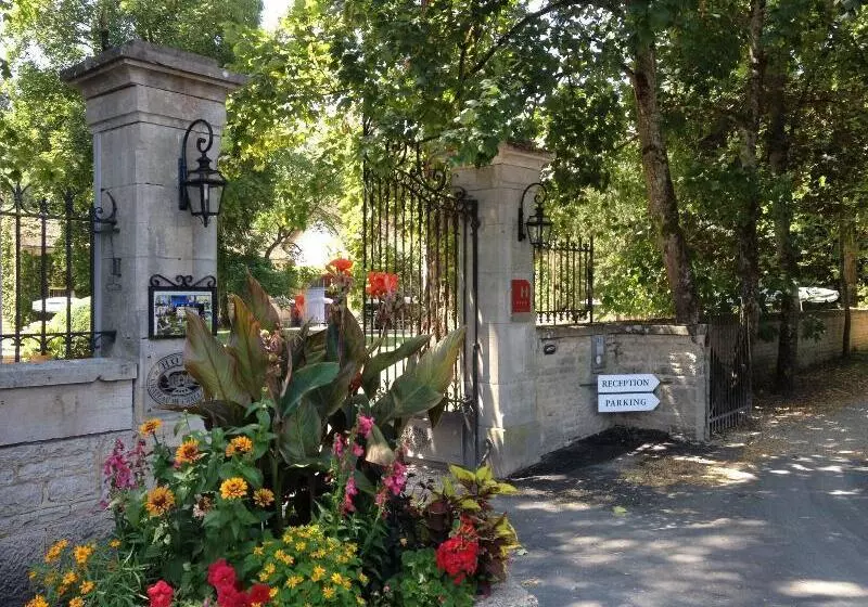 호텔 Chateau De Challanges