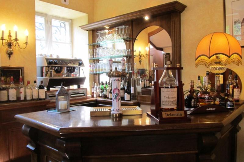 هتل Chateau De Challanges