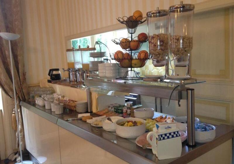 هتل Chateau De Challanges