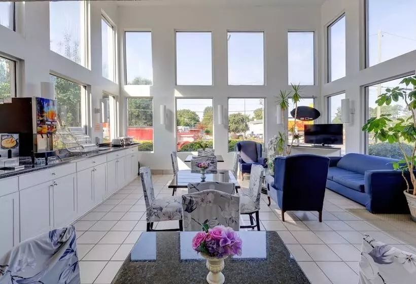 호텔 Continental Inn Charlotte