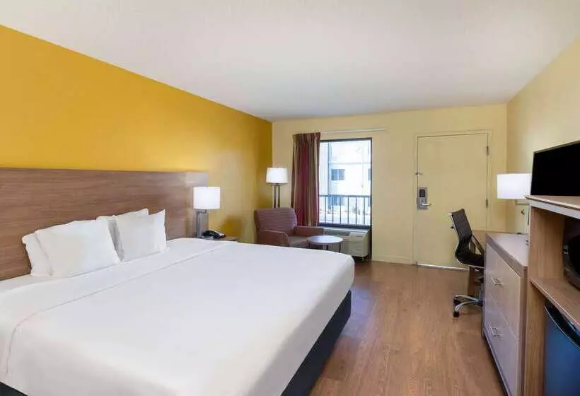 هتل Days Inn By Wyndham Florence/i95 North