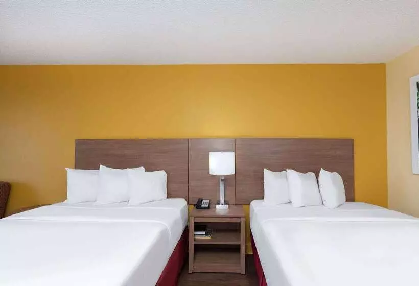 هتل Days Inn By Wyndham Florence/i95 North